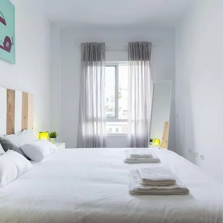 City Breaks In Downtown Apartment *